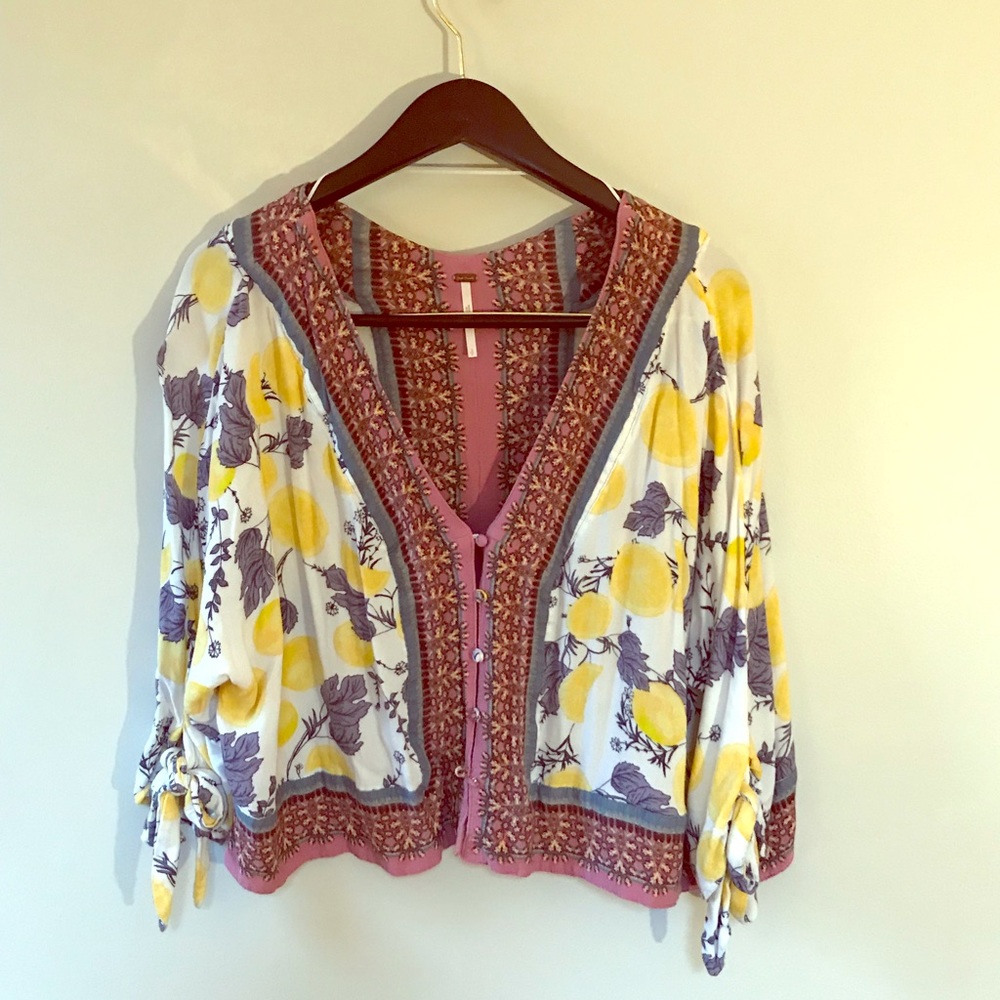 Fun patterned 3/4 sleeve blouse